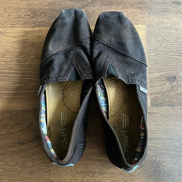 FREE Toms Black Shoes - Picture 1 of 9